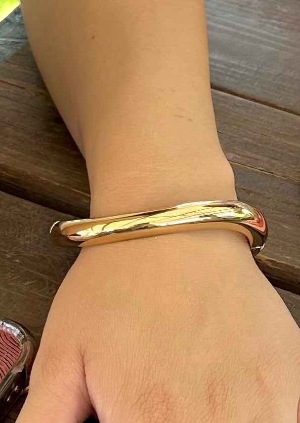 Sway bangle