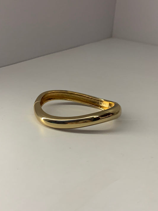 Sway bangle
