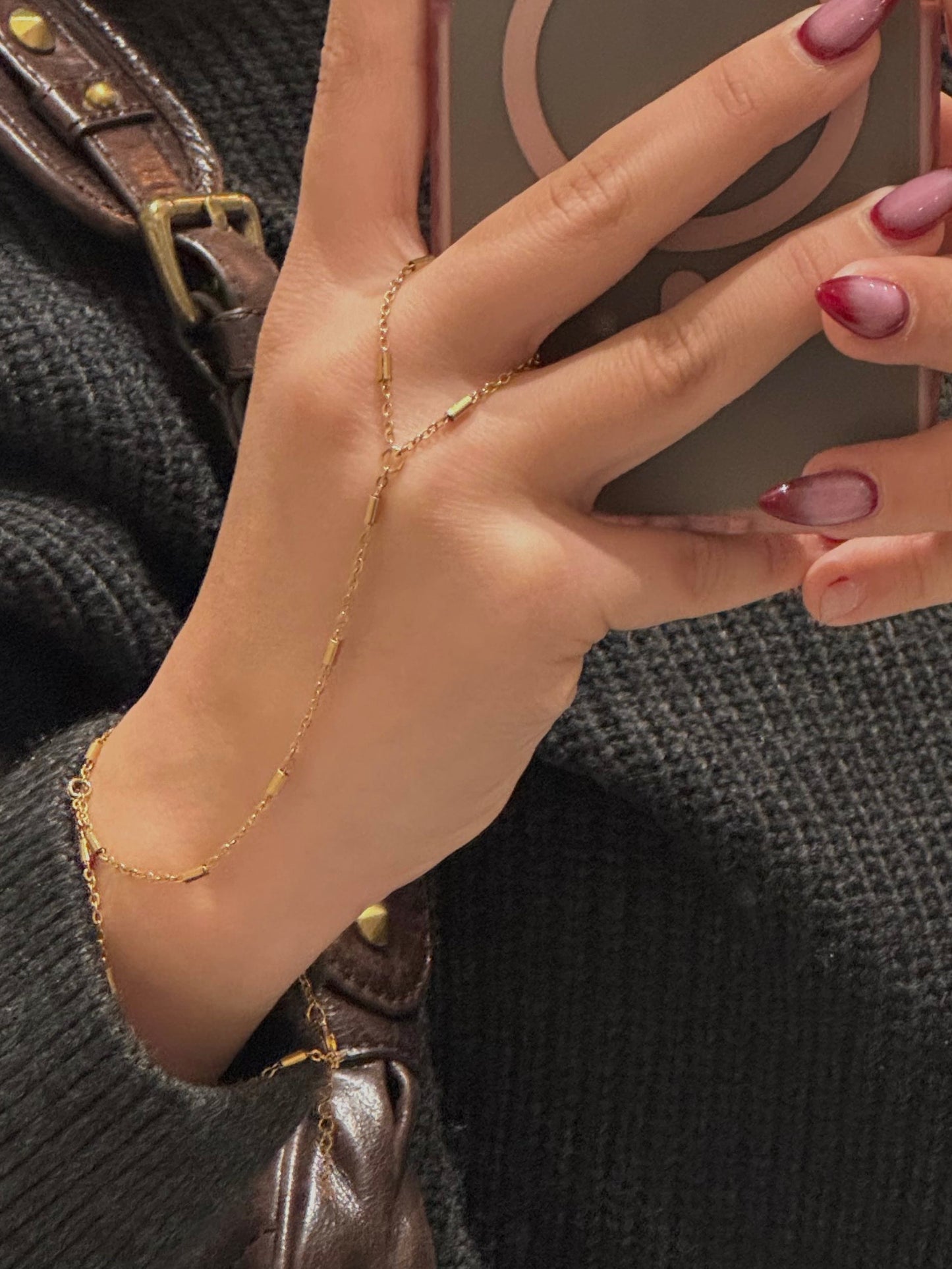 Basic gold handchain