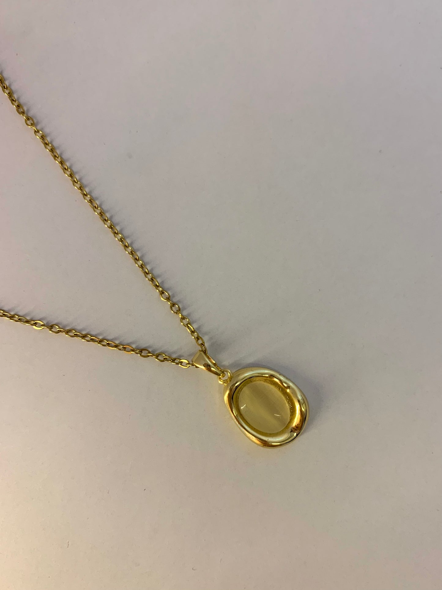 Minimal oval gold necklace